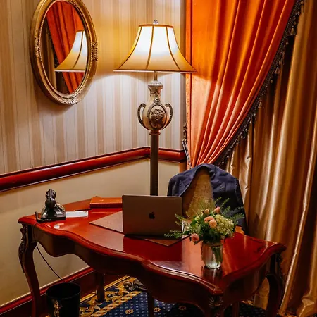 The Imperial Vung Tau Hotel Exterior photo A desk in a hotel room